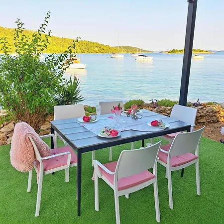 House Salty Kisses *